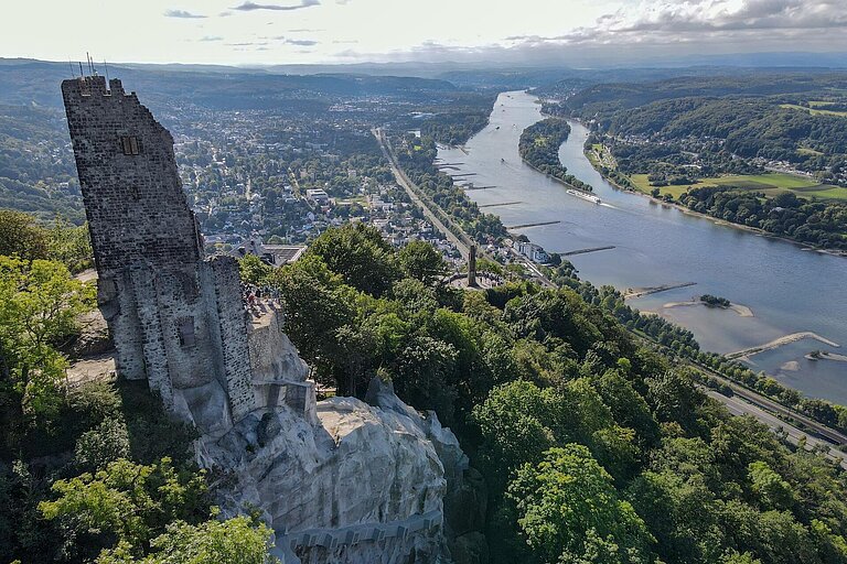 Burgblick auf einen Fluss im Rhein-Sieg-Kreis